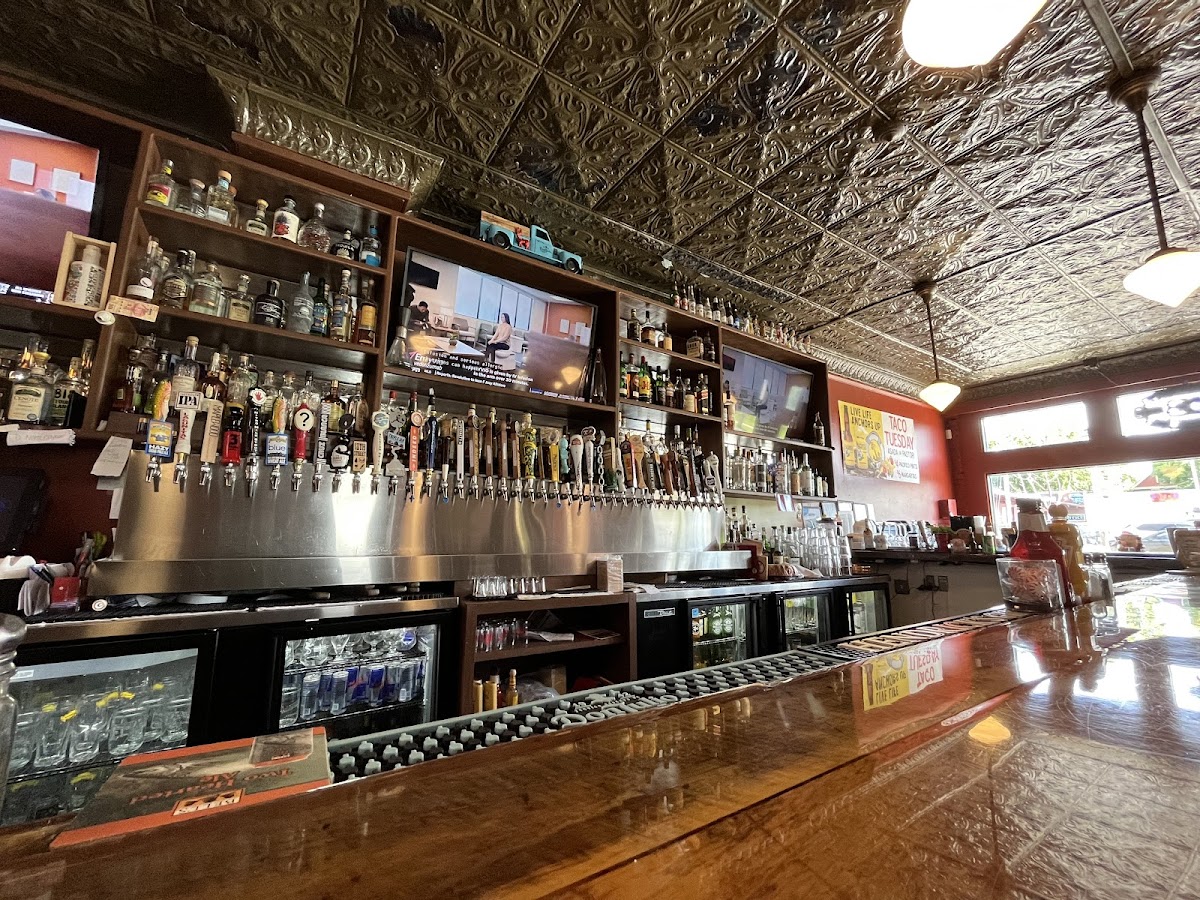 Oscar's Pub & Grill